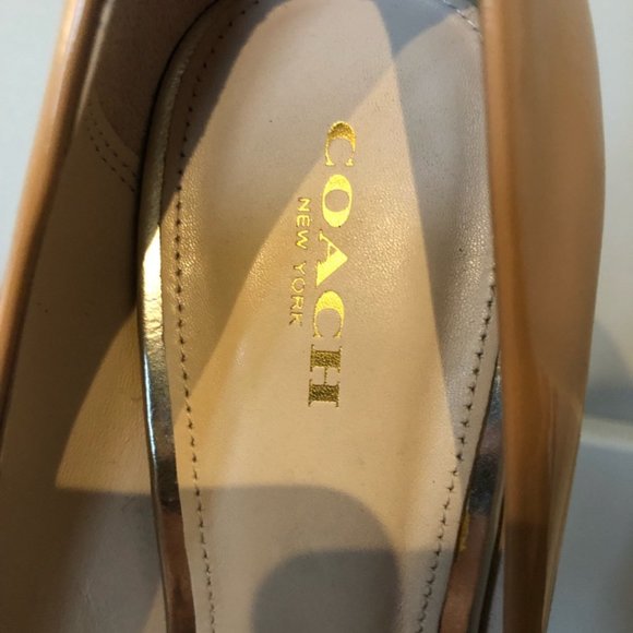 Coach Nude/Tan Patent Leather Pointed Toe Heels Pumps Size 8.5 - Picture 11 of 17